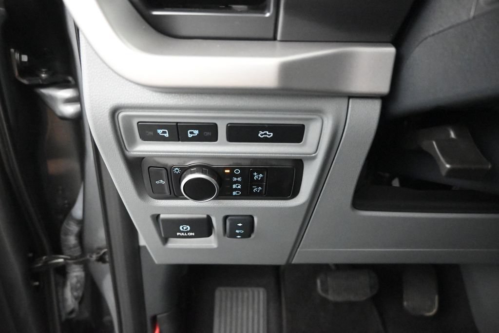 Used 2023 Ford F150 Lightning XLT AWD/4WD image 18
