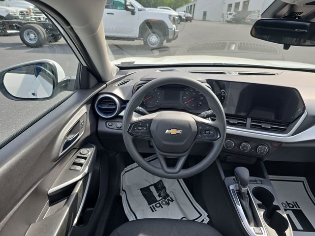 New 2026 Chevrolet Trax LS w/ LS Convenience Package FWD image 12
