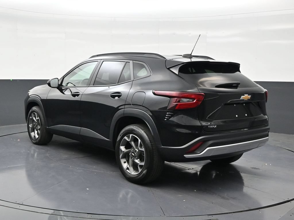 Used 2024 Chevrolet Trax LT FWD image 3