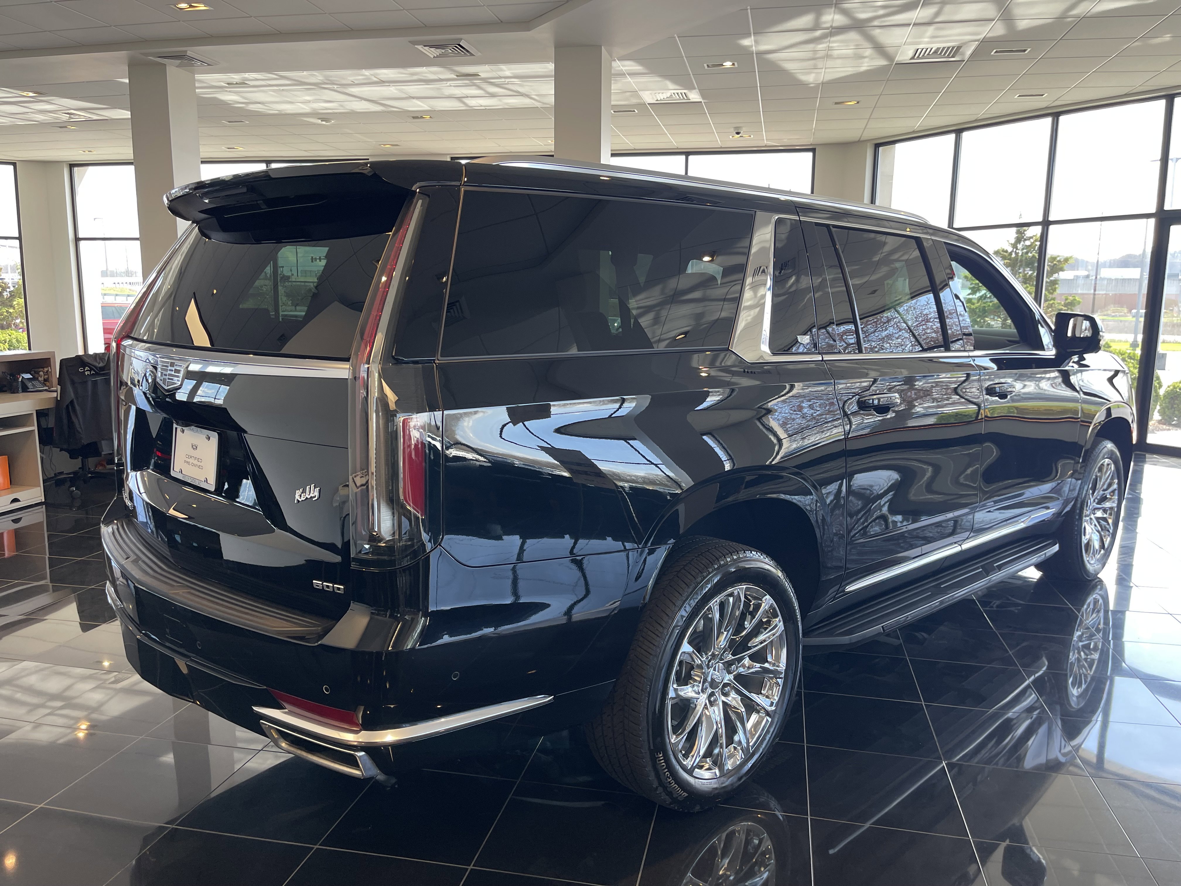 Certified 2023 Cadillac Escalade ESV Premium Luxury w/ LPO, Radiant Package image 7