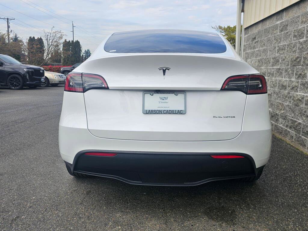Used 2024 Tesla Model Y Long Range AWD/4WD image 6