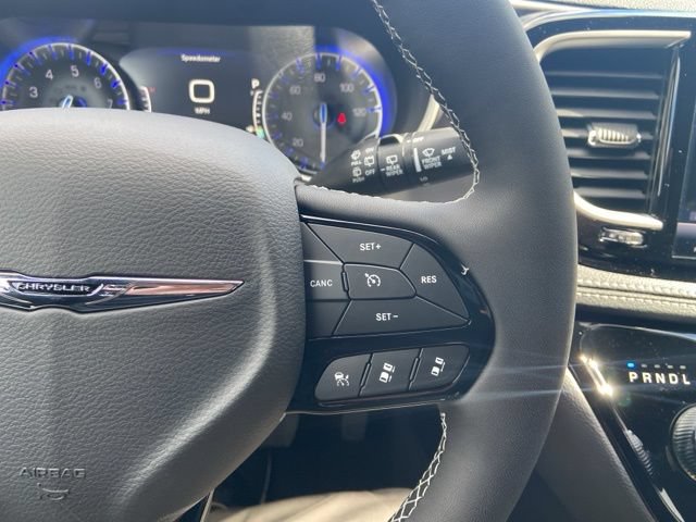New 2026 Chrysler Pacifica Select w/ S Appearance Package AWD/4WD image 17