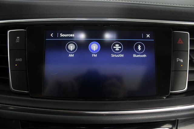 Used 2020 Buick Enclave Essence w/ LPO, Luxury Package image 5