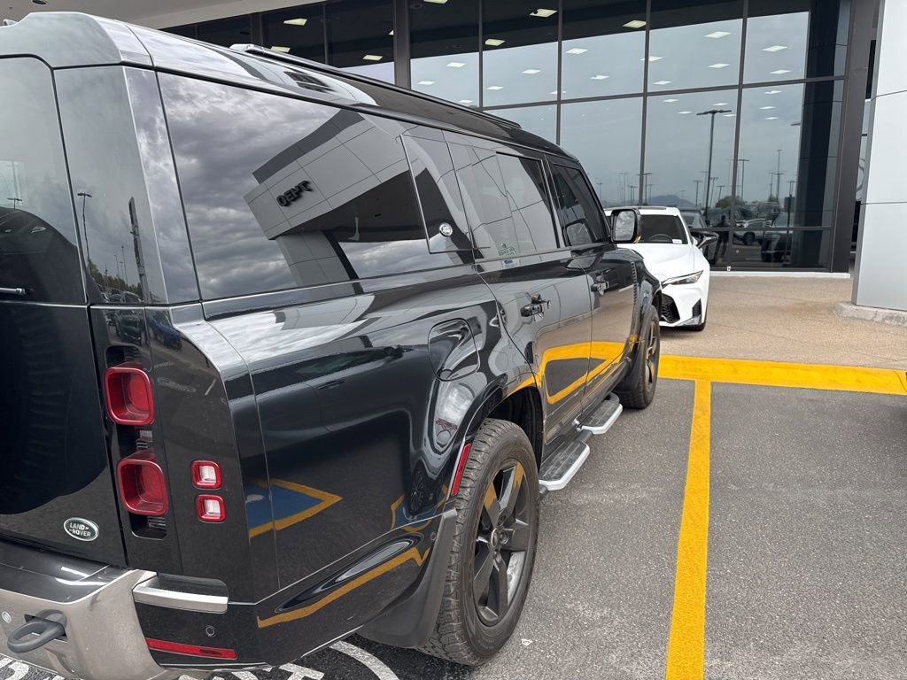 Used 2023 Land Rover Defender 130 SE image 7