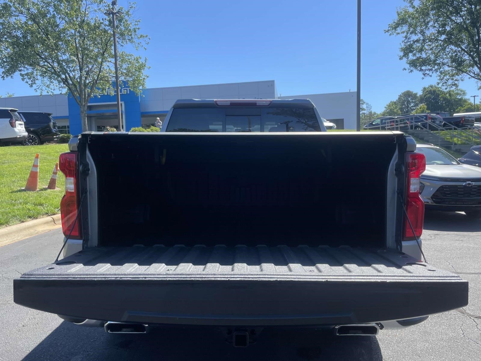 Used 2020 Chevrolet Silverado 1500 LTZ AWD/4WD image 8