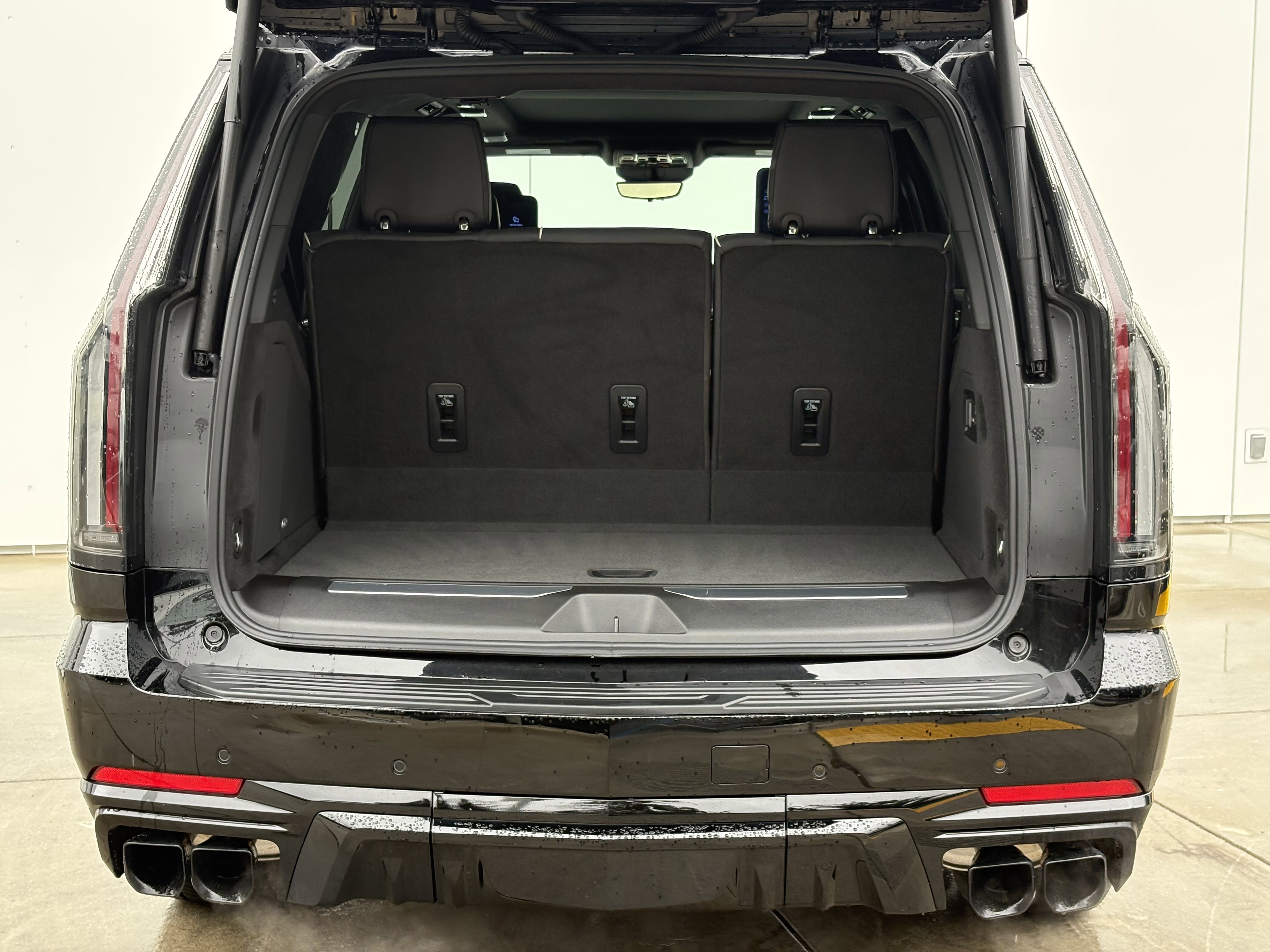 Used 2025 Cadillac Escalade V AWD/4WD image 9