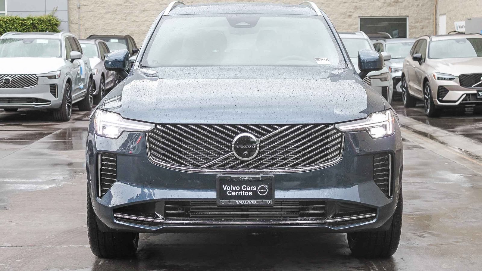 New 2026 Volvo XC90 T8 Plus w/ Protection Package Premier AWD/4WD image 2