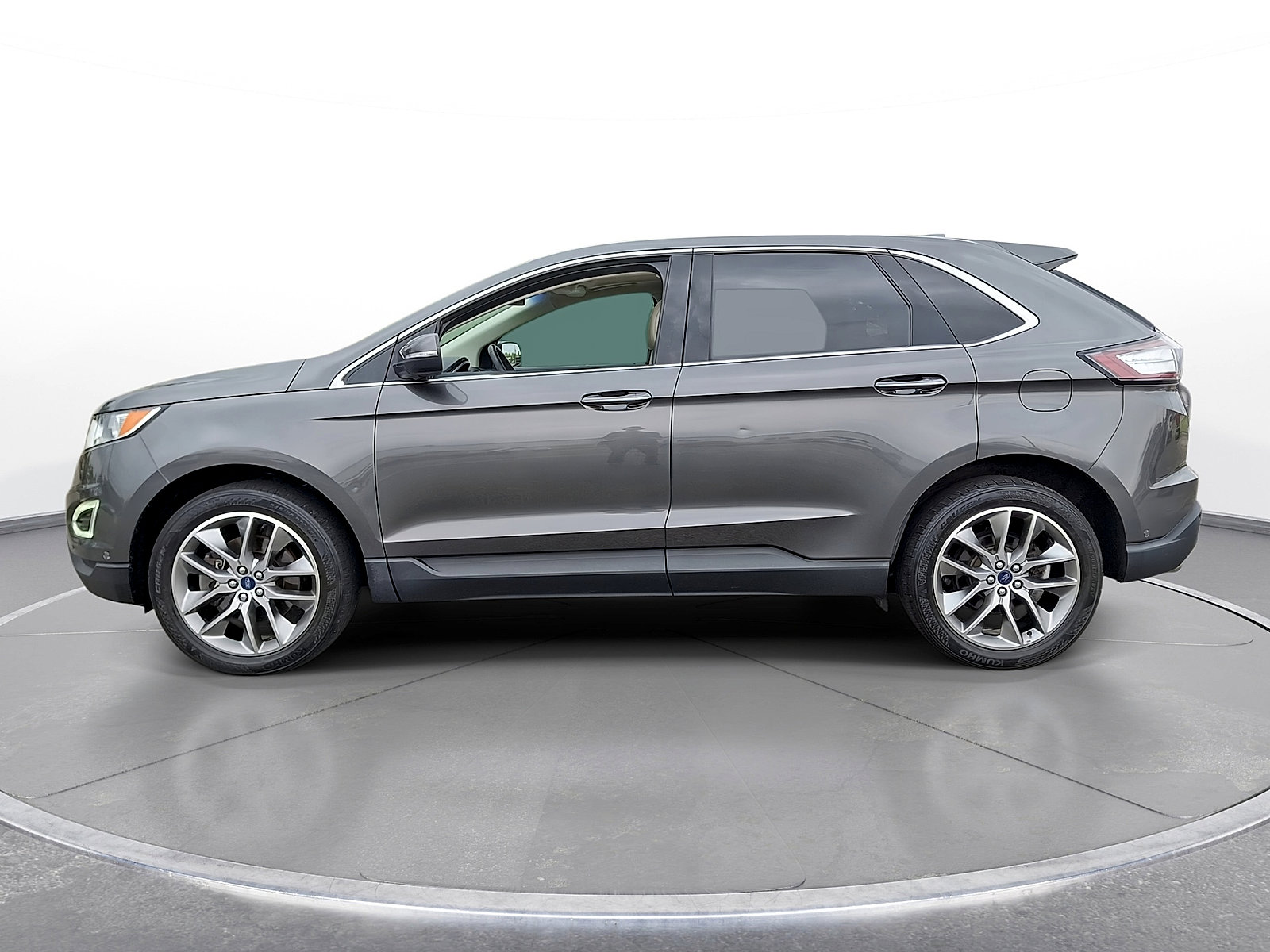 Used 2018 Ford Edge Titanium w/ Equipment Group 302A AWD/4WD image 5
