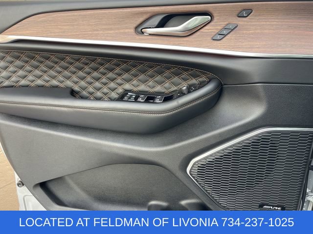 Used 2023 Jeep Grand Cherokee Summit w/ Luxury Tech Group V image 23