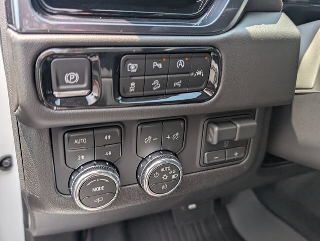 New 2026 GMC Yukon AT4 w/ AT4 Premium Plus Package AWD/4WD image 16
