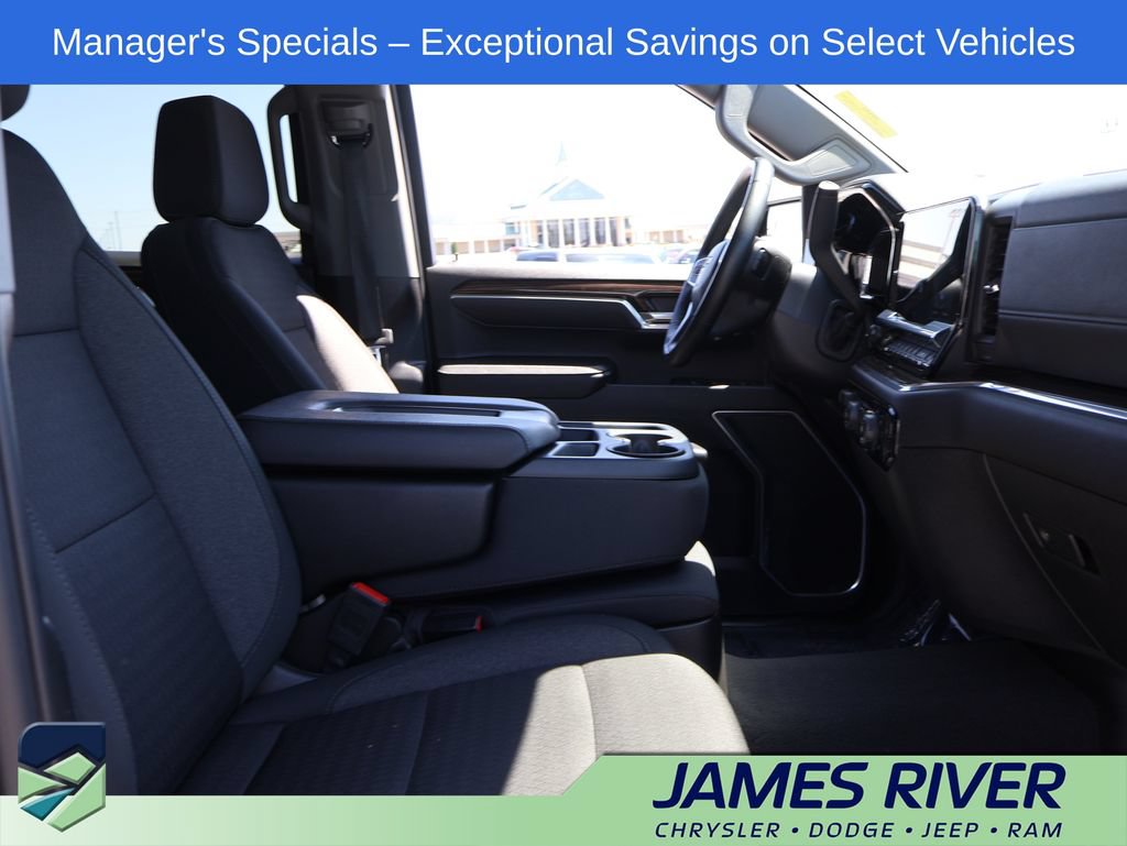 Used 2025 Chevrolet Silverado 1500 LT AWD/4WD image 9
