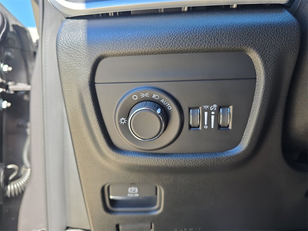 New 2025 Jeep Grand Cherokee Laredo w/ Luxury Tech Group I image 27