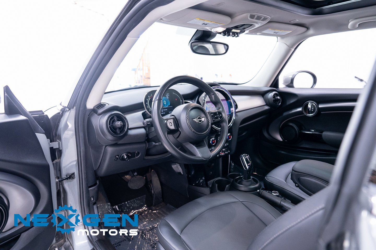 Used 2023 MINI Cooper 2-Door Hardtop image 23