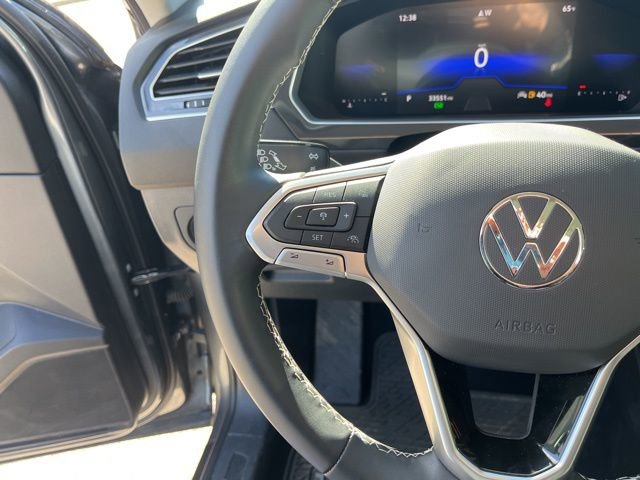 Used 2023 Volkswagen Tiguan SE image 18
