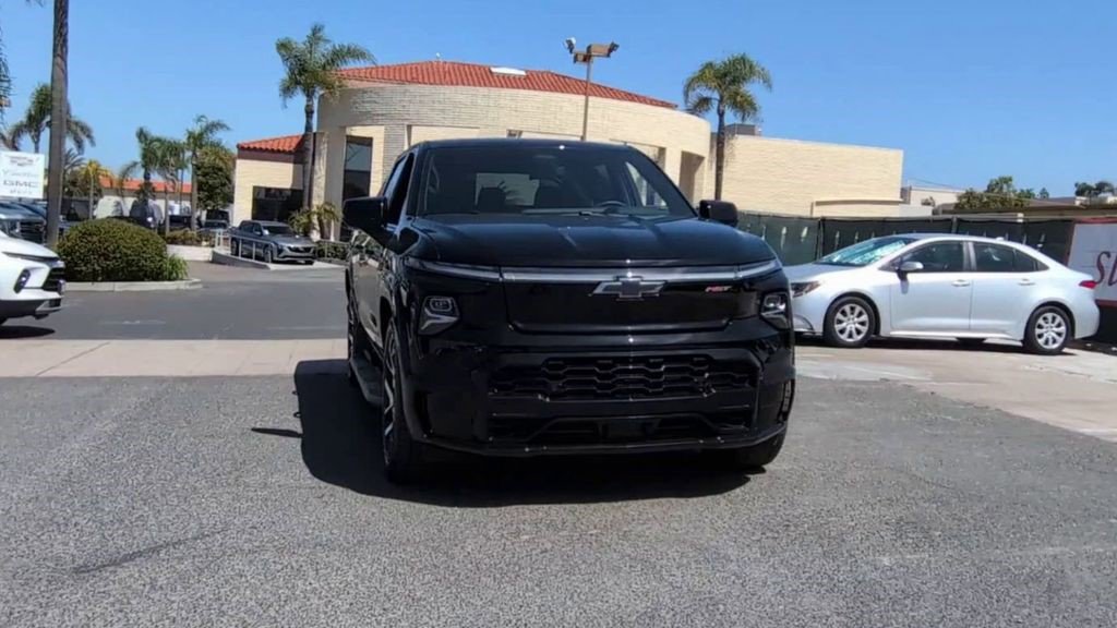 Certified 2024 Chevrolet Silverado EV RST AWD/4WD image 4
