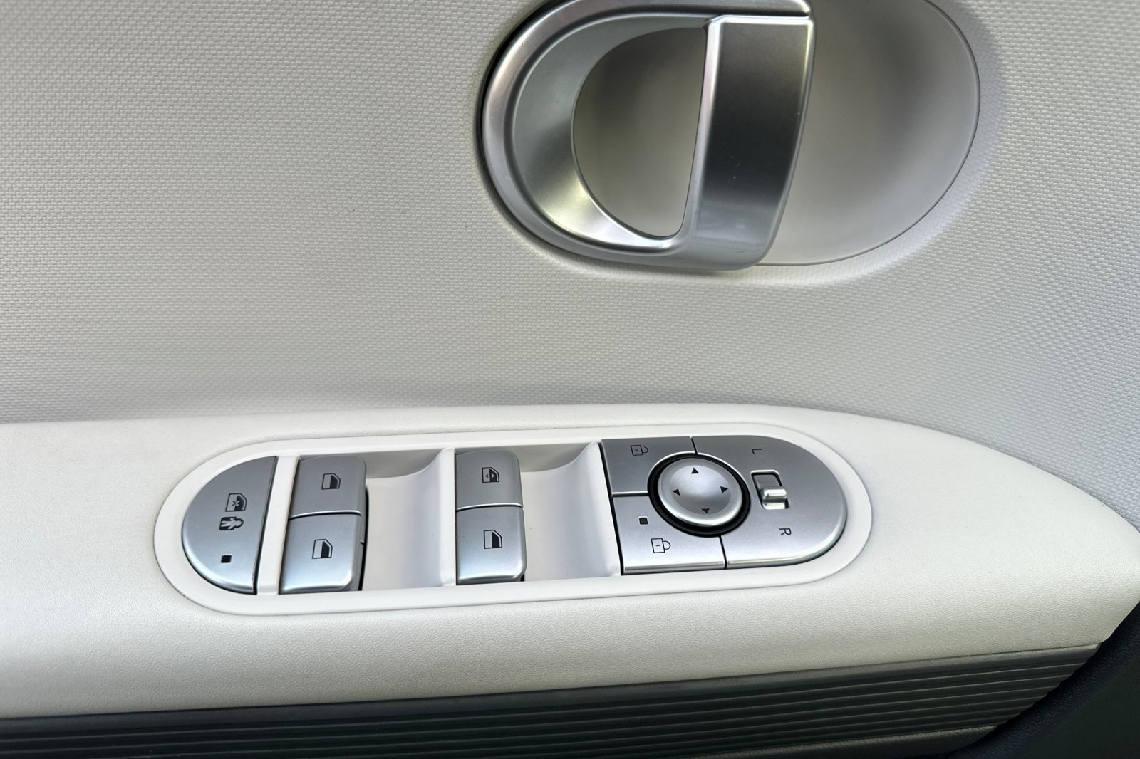 Used 2024 Hyundai Ioniq 5 SE image 11