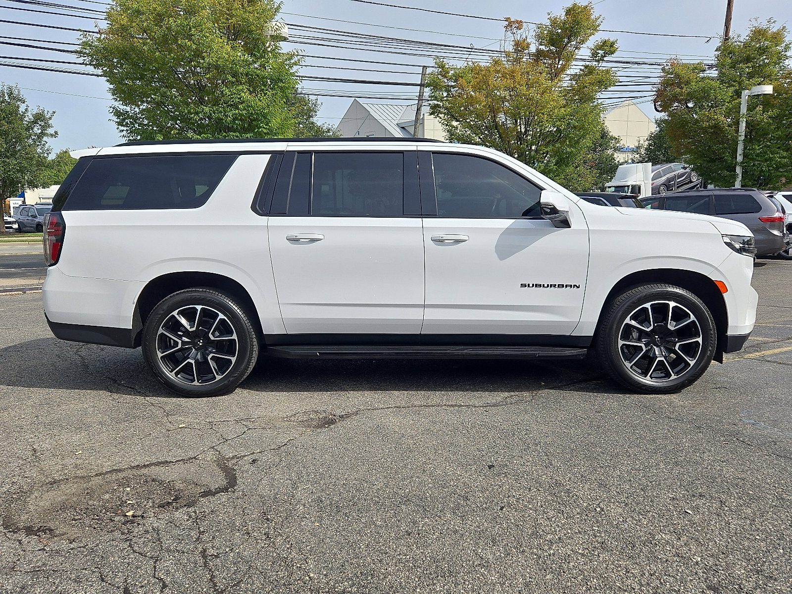 Used 2023 Chevrolet Suburban RST w/ Luxury Package image 7