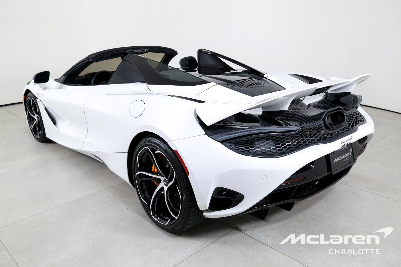 Used 2024 McLaren 750S Spider RWD image 8
