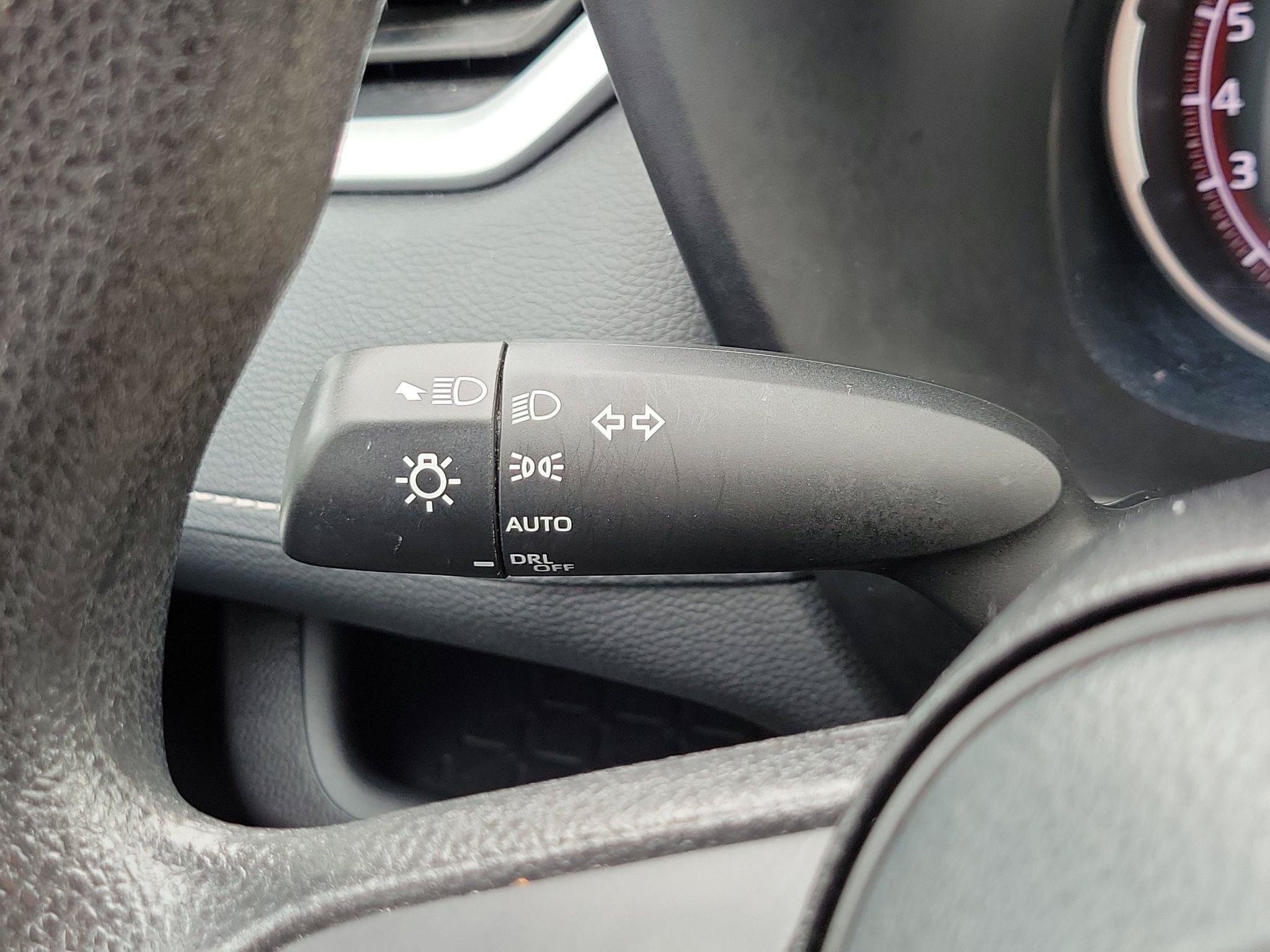Used 2025 Toyota RAV4 XLE FWD image 13