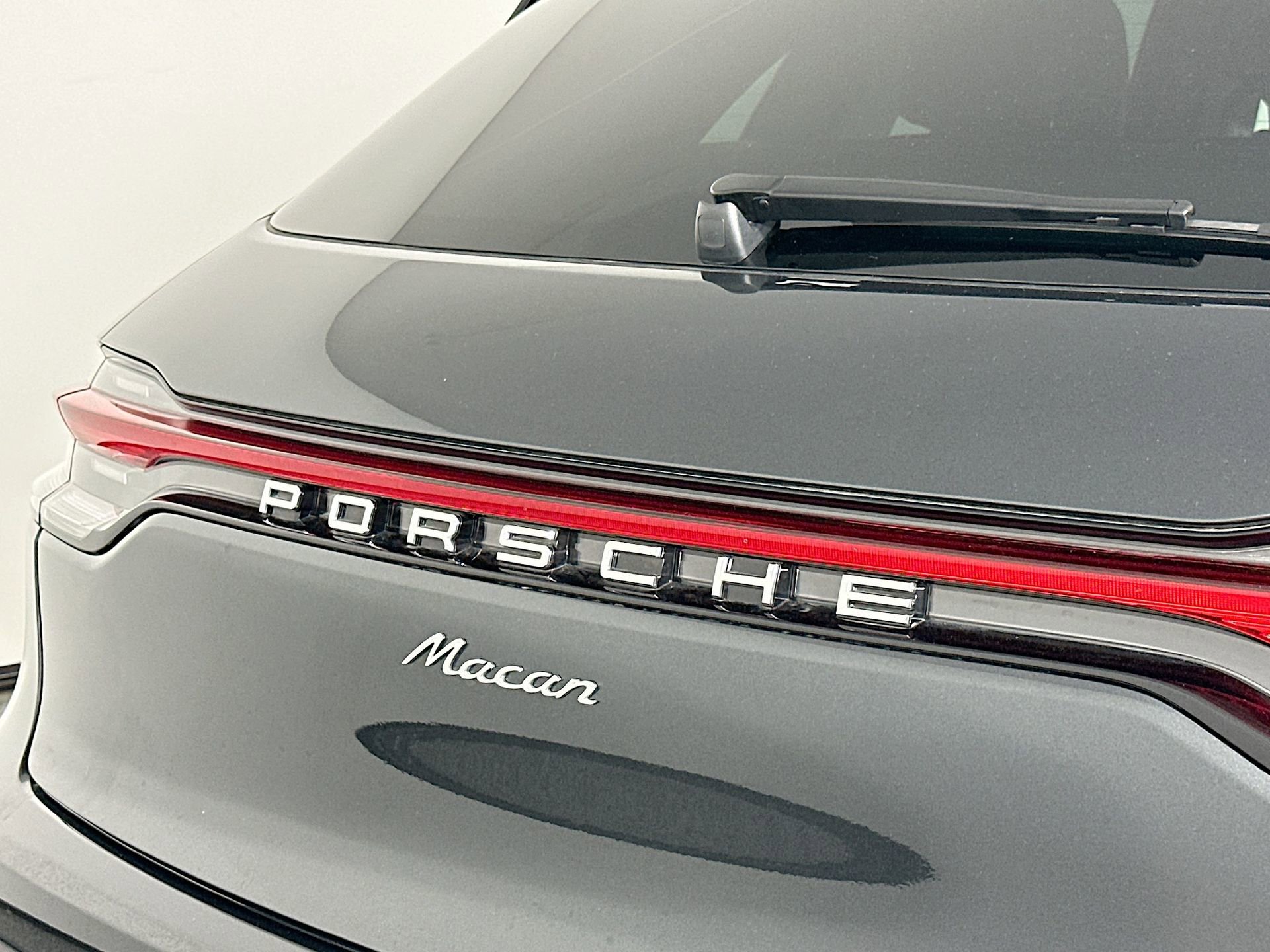 Certified 2025 Porsche Macan image 17
