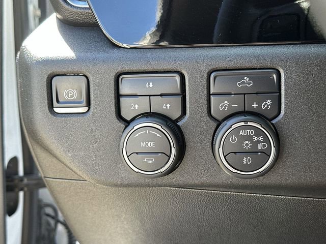 Used 2025 Chevrolet Silverado 3500 LT w/ Convenience Package image 17