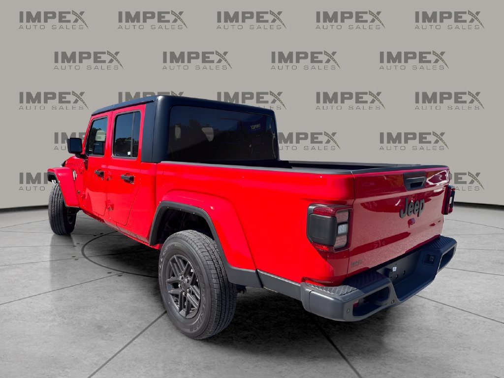 Used 2024 Jeep Gladiator Sport AWD/4WD image 3