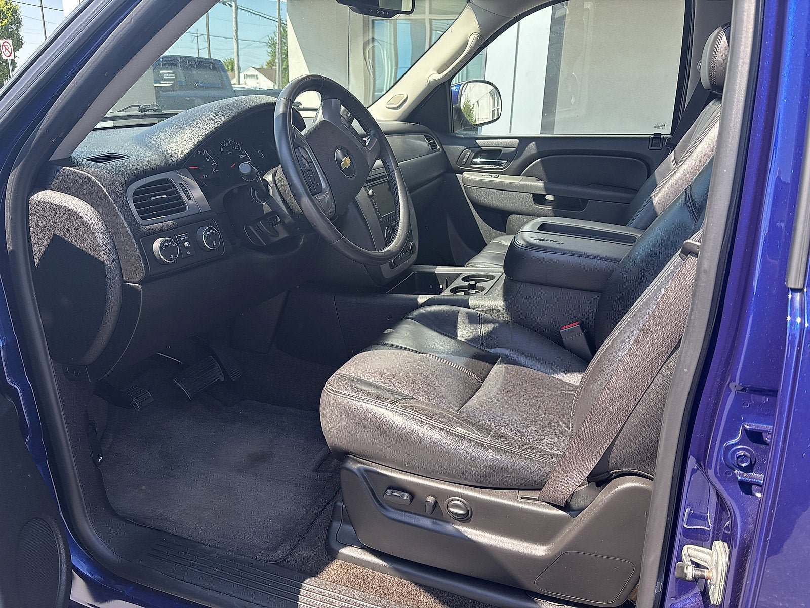 Used 2010 Chevrolet Avalanche LT AWD/4WD image 6