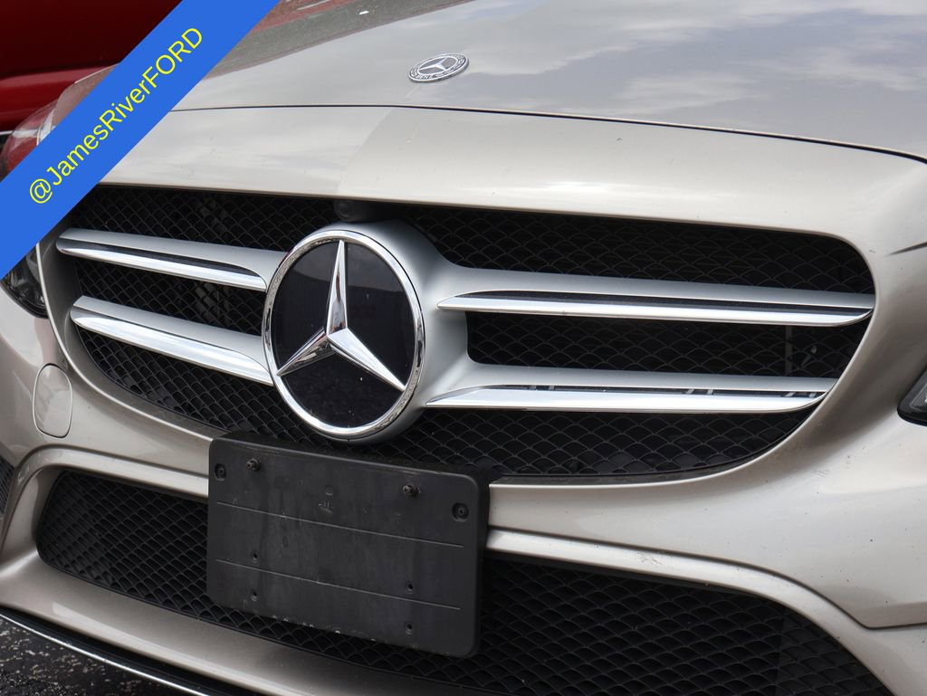 Used 2019 Mercedes-Benz C 300 4MATIC Sedan image 2