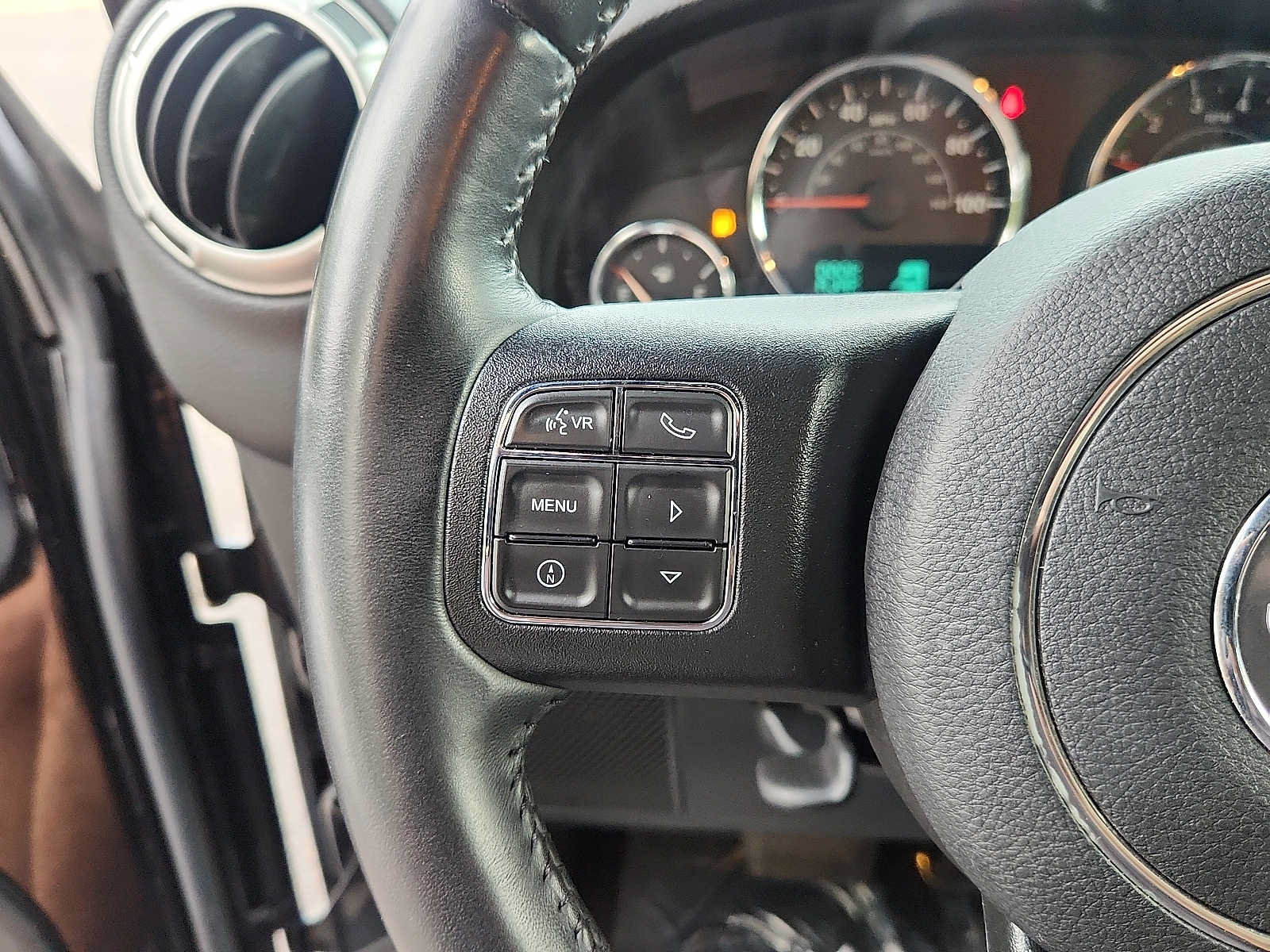 Used 2016 Jeep Wrangler Unlimited Sahara w/ Dual Top Group AWD/4WD image 19