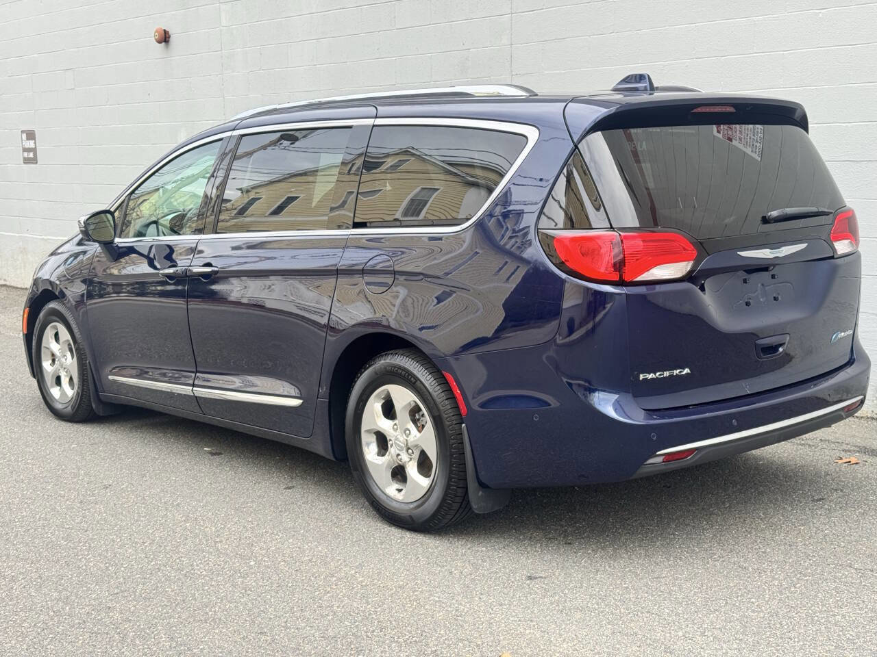 Used 2018 Chrysler Pacifica Limited w/ Advanced Safetytec Group image 7