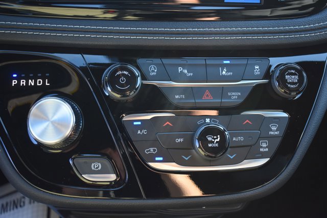 New 2026 Chrysler Pacifica Select image 24