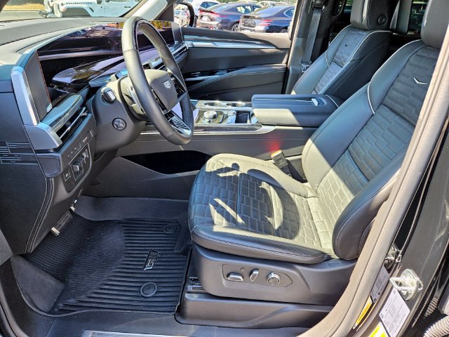 Used 2025 Cadillac Escalade V AWD/4WD image 7