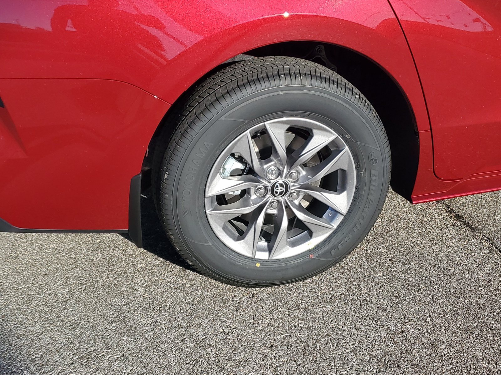 New 2026 Toyota Sienna LE FWD image 5