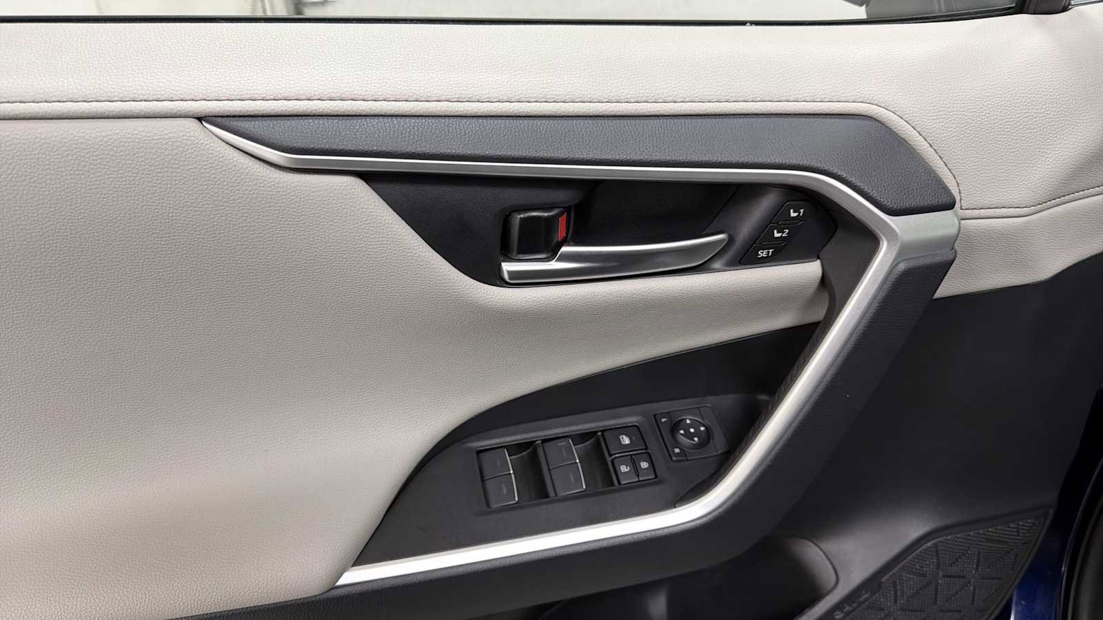 Certified 2025 Toyota RAV4 Limited image 15