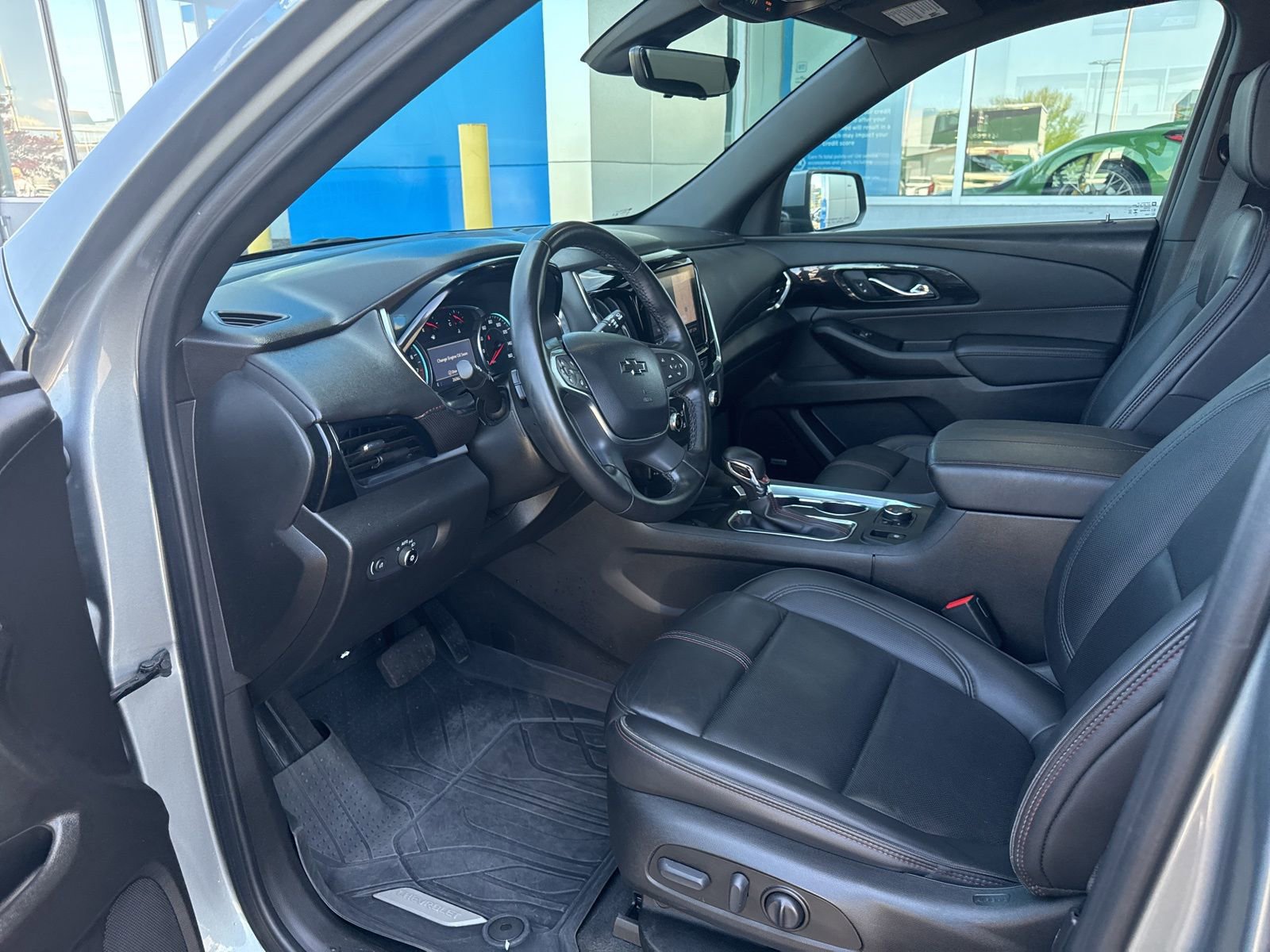 Used 2023 Chevrolet Traverse RS w/ LPO, Floor Liner Package AWD/4WD image 19
