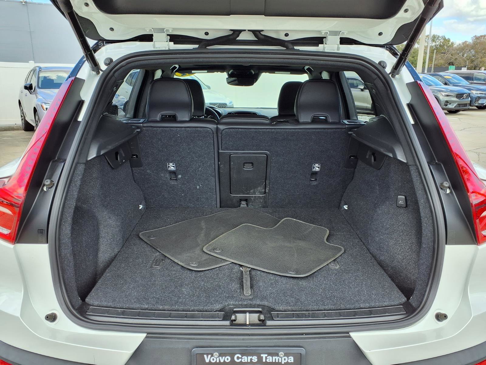 Used 2022 Volvo XC40 T5 R-Design w/ Advanced Package image 18