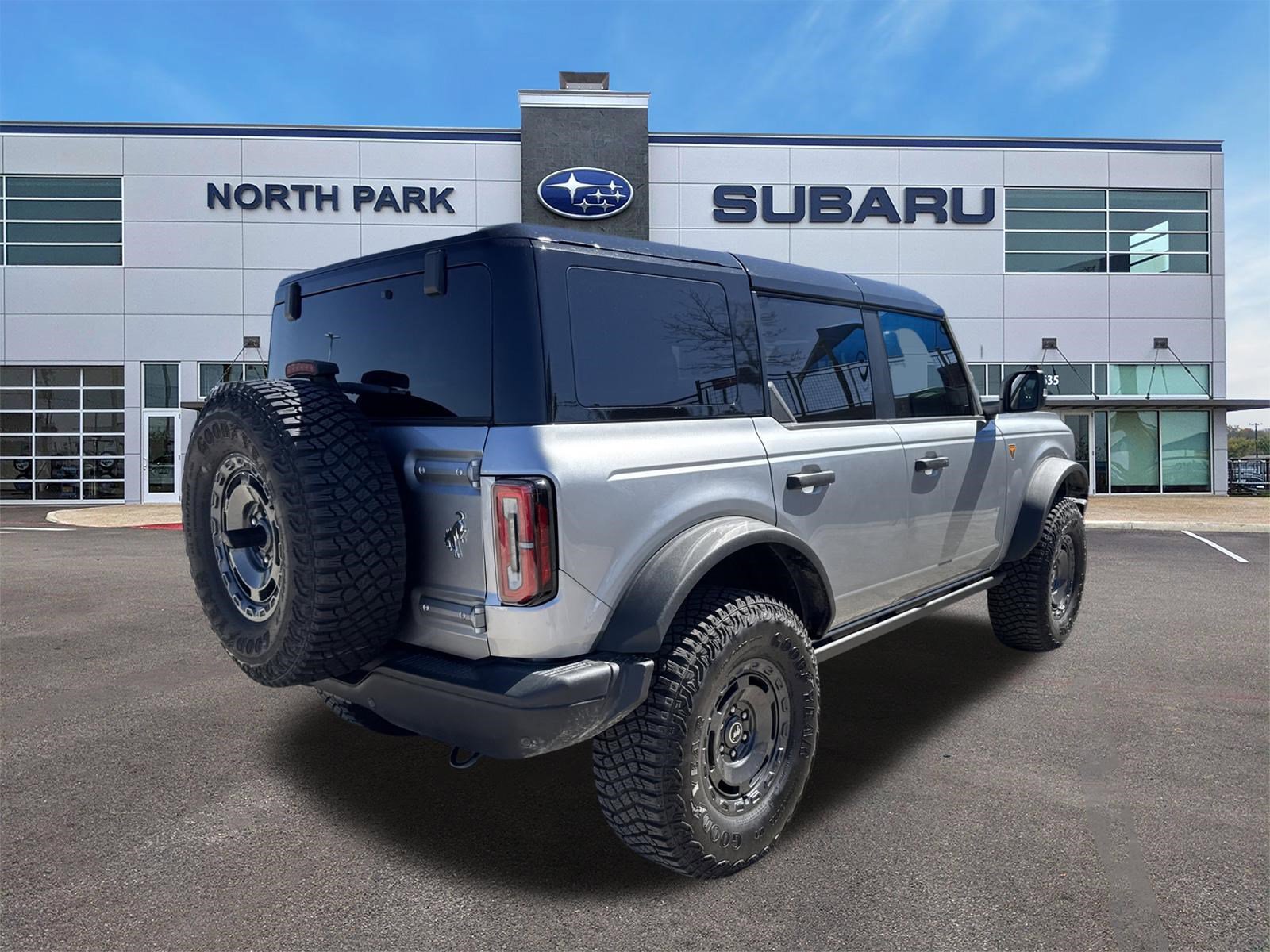 Used 2024 Ford Bronco Badlands image 3