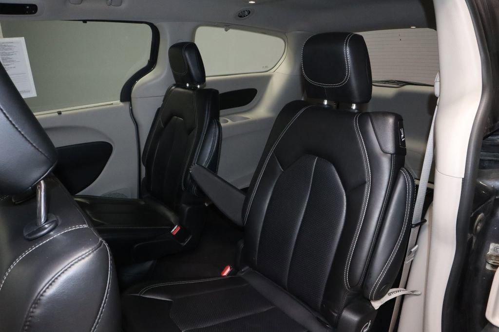 Used 2023 Chrysler Pacifica Touring-L FWD image 20