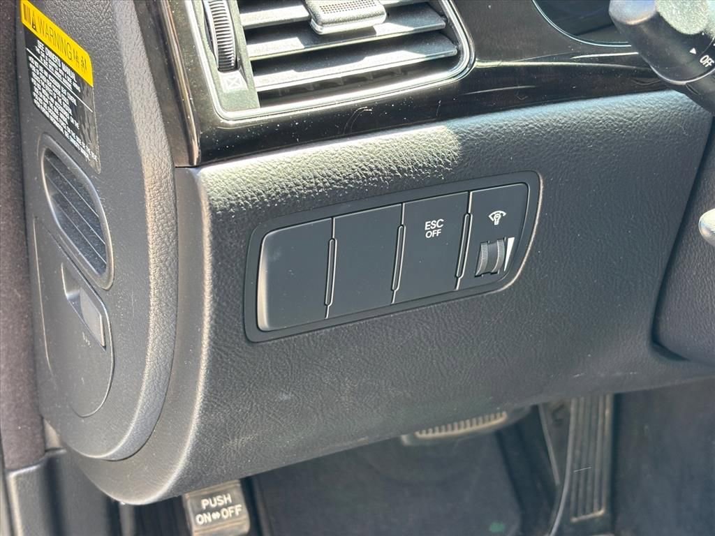 Used 2013 Hyundai Genesis 3.8 image 6