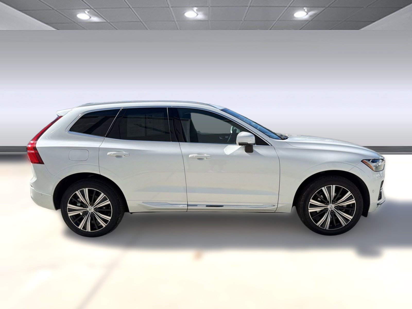 Used 2023 Volvo XC60 B5 Plus w/ Protection Package Premier FWD image 8