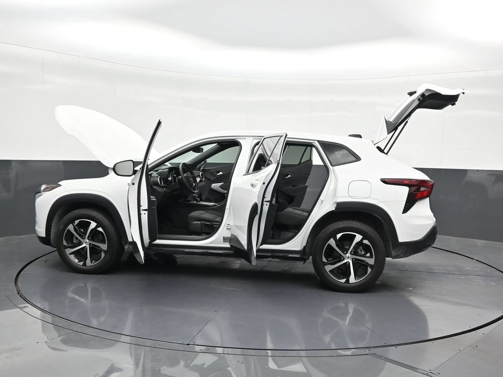 Used 2024 Chevrolet Trax RS FWD image 35