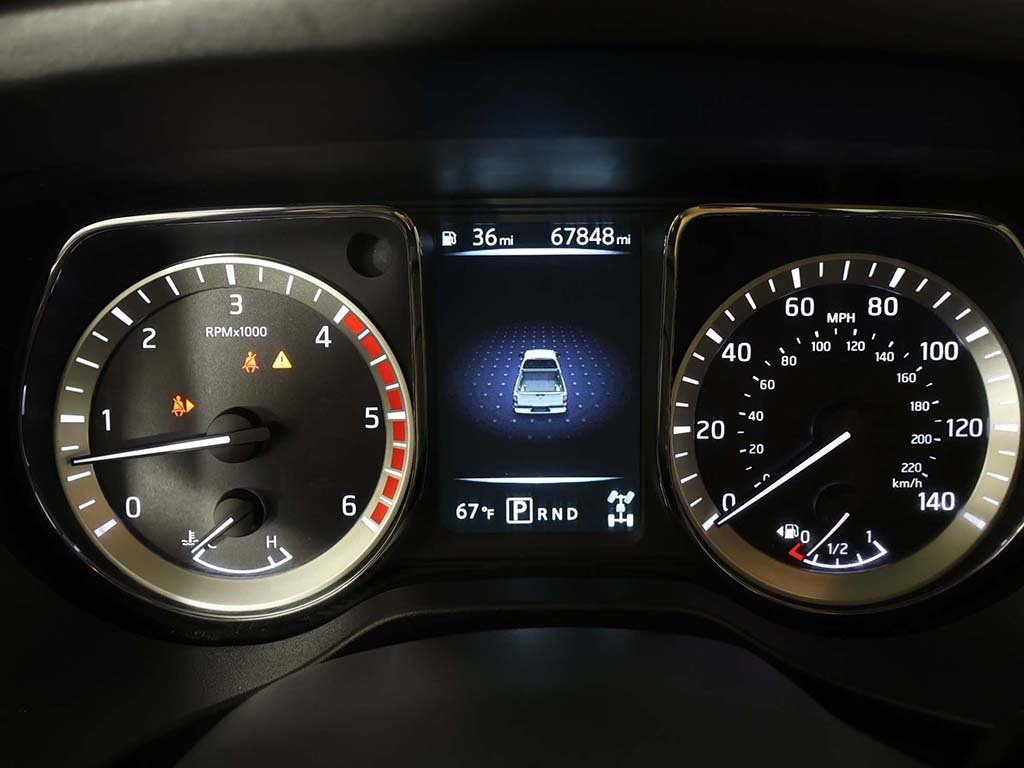 Used 2017 Nissan Titan SV image 37