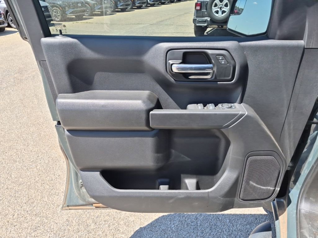 Used 2025 Chevrolet Silverado 1500 Custom Trail Boss w/ Dark Appearance Package AWD/4WD image 14