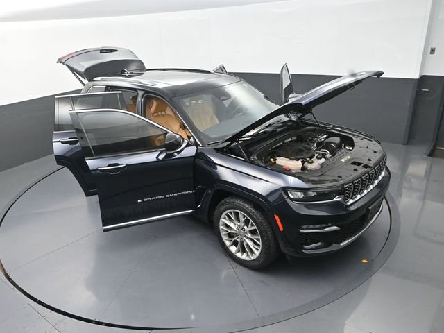Used 2022 Jeep Grand Cherokee Summit w/ Luxury Tech Group V AWD/4WD image 12