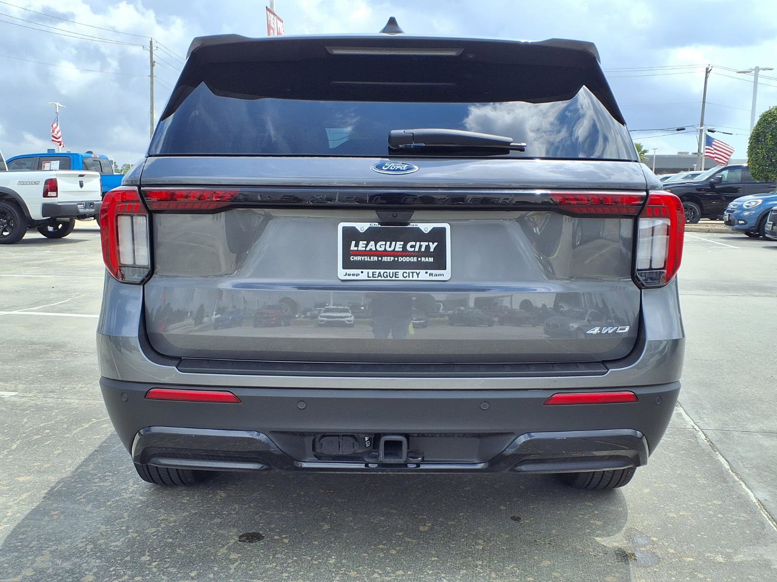 Used 2025 Ford Explorer ST-Line AWD/4WD image 6