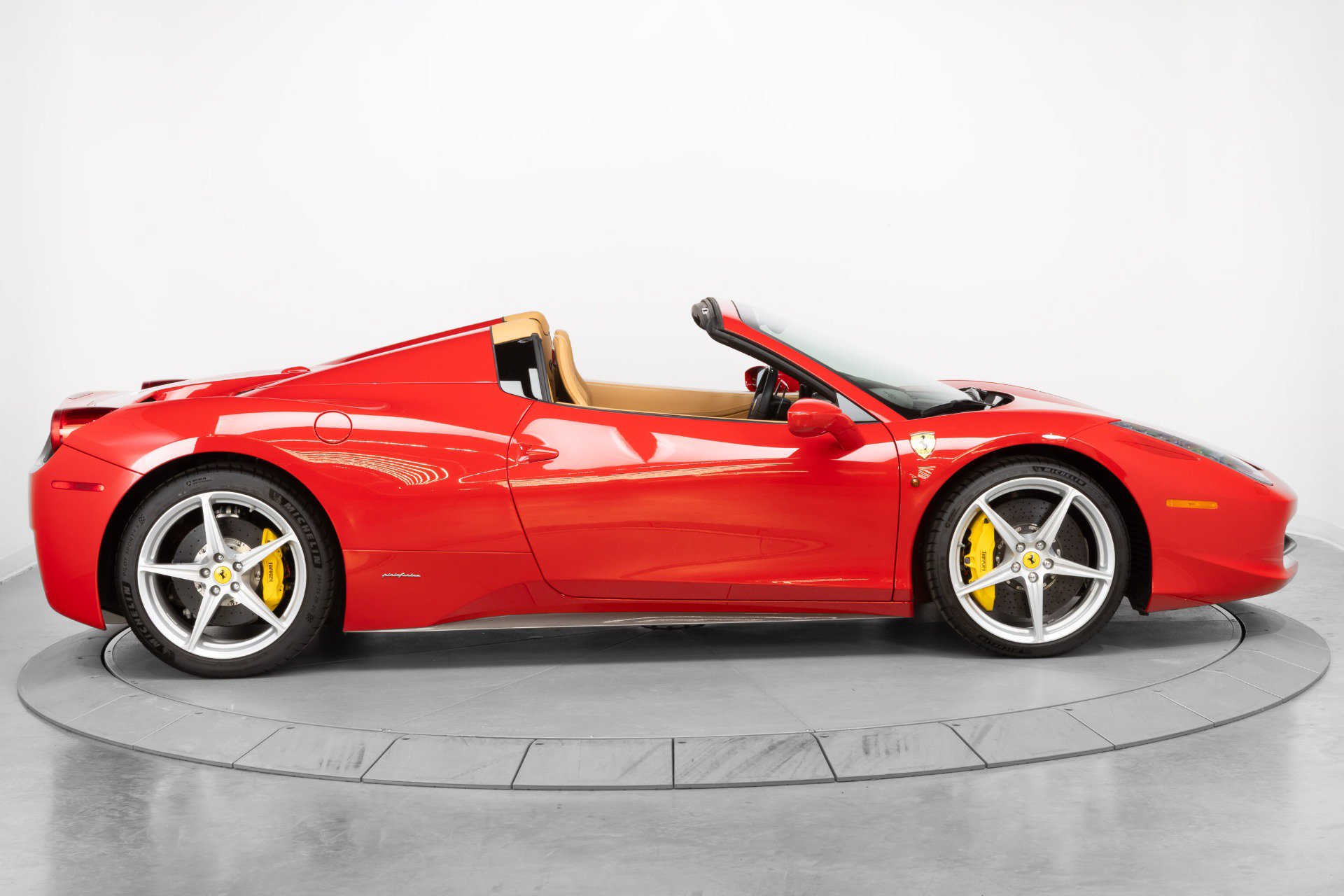 Certified 2014 Ferrari 458 Spider RWD image 9