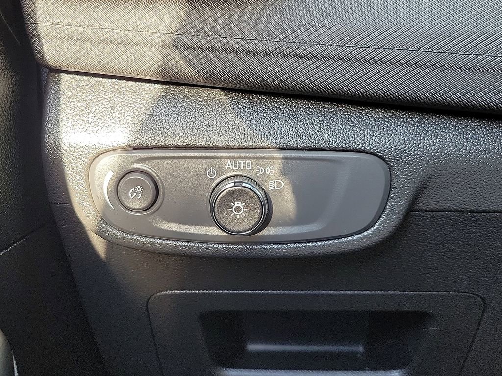 Used 2025 Chevrolet TrailBlazer LS w/ LS Convenience Package image 14