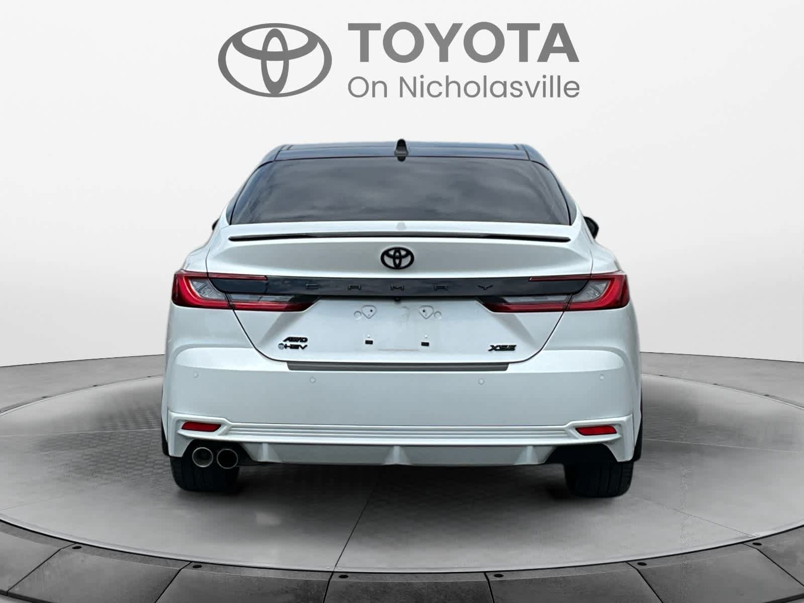 Used 2025 Toyota Camry Hybrid AWD/4WD image 4