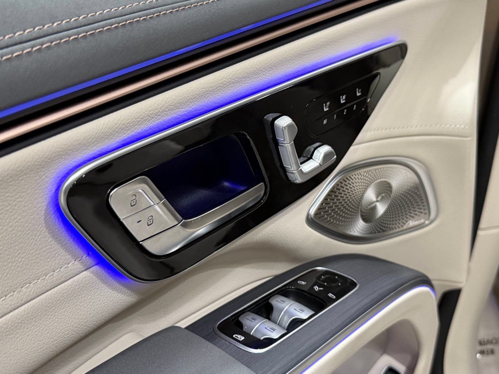 New 2026 Mercedes-Benz EQS 400 4MATIC SUV image 15