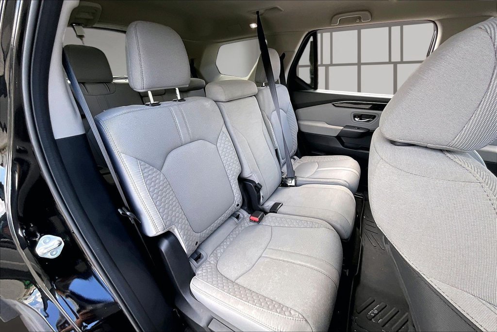 Used 2023 Honda Pilot LX image 23
